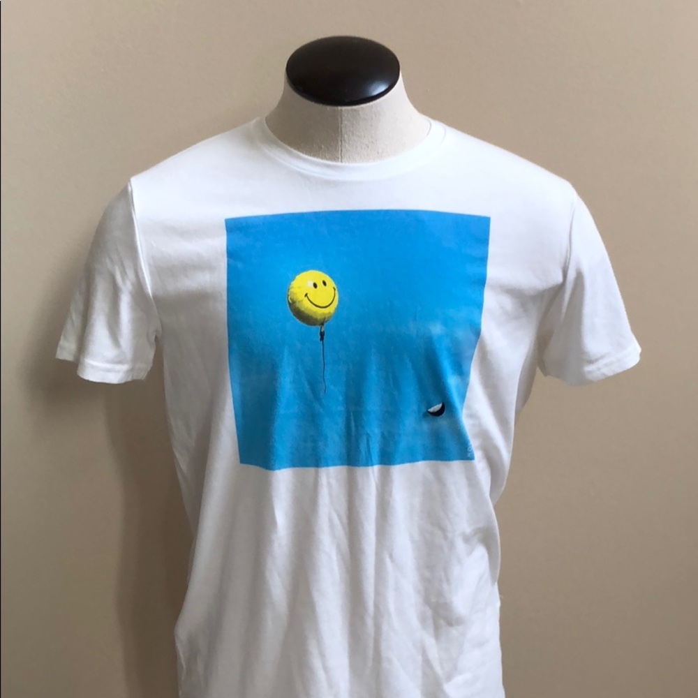 Hollister Co. echosmith t-shirt.